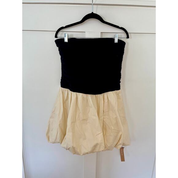 NEW NWT Reformation Clea Bubble Mini Dress Black and Sugar Size 10 - Picture 2 of 7